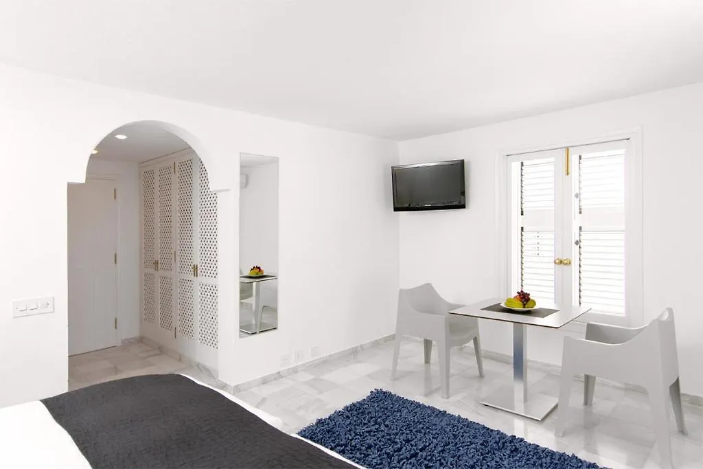 Hotel Village Кала-Ваделья Испания